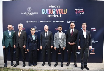 TJK 12. Resim Yarışması sergisi Sur Kültür Yolu Festivali’nde ziyarete açıldı