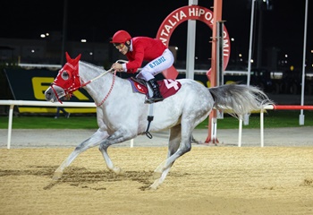 Antalya Jandarma Koşusu'nu Dündarzade kazandı