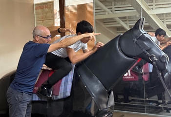 Richard Perham apranti kursiyerlerimize eğitim vermek için İstanbul’a geldi