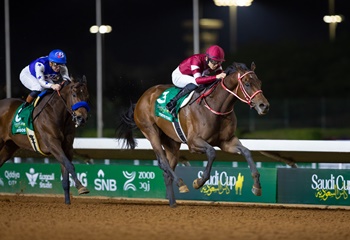 Dünyanın en yüksek ikramiyeli koşusu olan G1 Saudi Cup’ı üst üste ikinci kez Forever Young kazandı